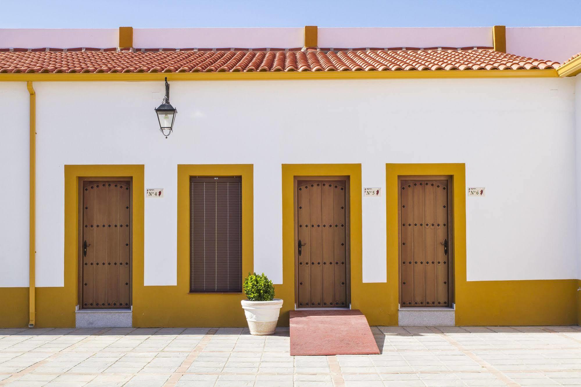 Hotel Bodega El Moral Ribera del Fresno المظهر الخارجي الصورة